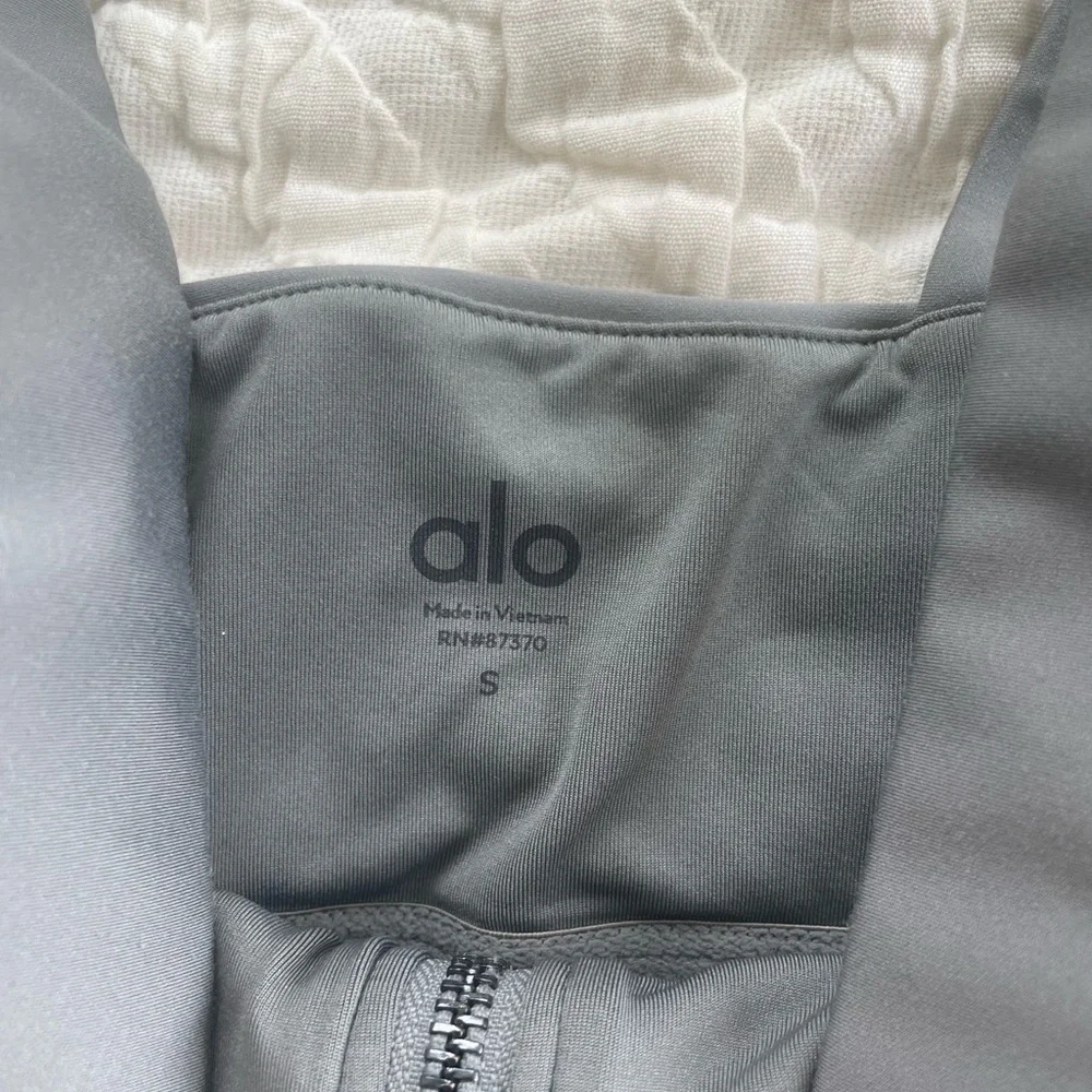 ALO Yoga Gray Zip-Front Sports Bra & High-Waist Leggings Set